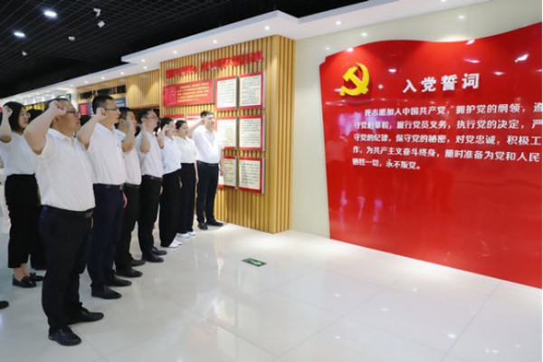 黨務(wù)深耕的“實(shí)干先鋒”—記集團(tuán)2025年“優(yōu)秀黨務(wù)工作者”孟亭亭881